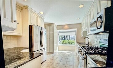 136 Tunxis Village in Farmington, CT - Building Photo - Building Photo