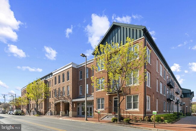 35 E All Saints St in Frederick, MD - Foto de edificio - Building Photo