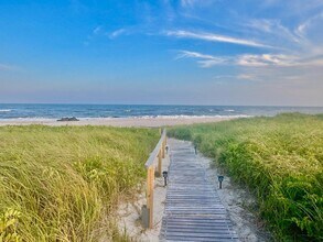 539 Dune Rd in Westhampton Beach, NY - Building Photo - Building Photo