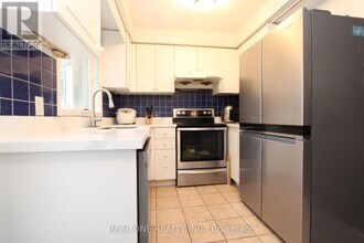 43 Bethune Way in Markham, ON - Building Photo - Building Photo