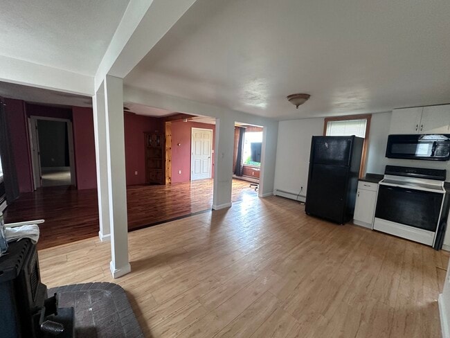 77 Dalton St, Unit 2 in Lowell, MA - Foto de edificio - Building Photo