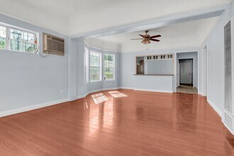 640 E 54th St in Los Angeles, CA - Building Photo - Building Photo