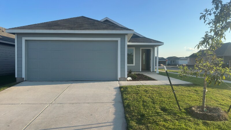 1002 Raintree Rd in Princeton, TX - Building Photo