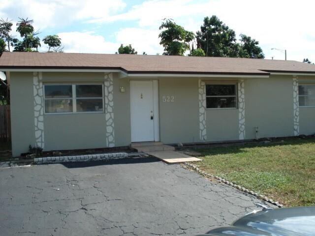 522 SW 72nd Ave in North Lauderdale, FL - Building Photo