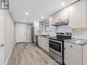 121 Whitwell Dr in Brampton, ON - Building Photo - Building Photo