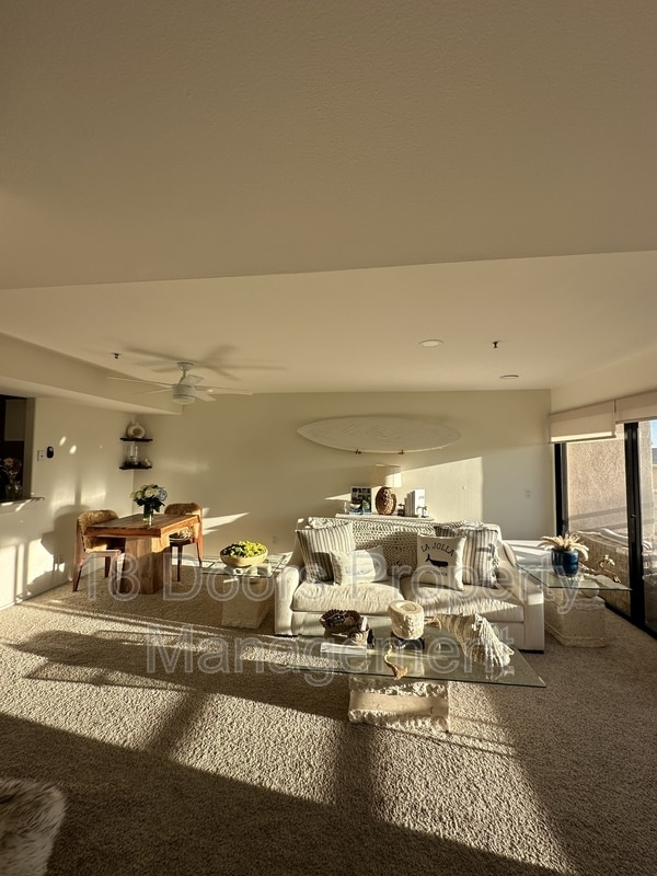 property at 5726 La Jolla Blvd