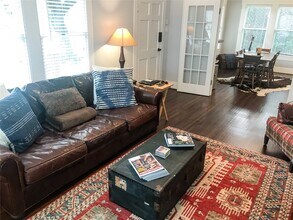 210 Tabor St in Houston, TX - Building Photo - Building Photo