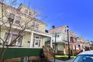 233-235-235 Grant Ave in Morgantown, WV - Building Photo