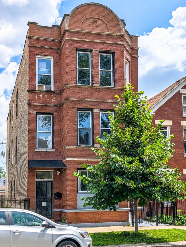 2323 S Trumbull Ave in Chicago, IL - Building Photo - Building Photo