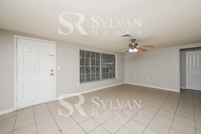 7025 Magnolia Valley Dr in New Port Richey, FL - Building Photo - Building Photo