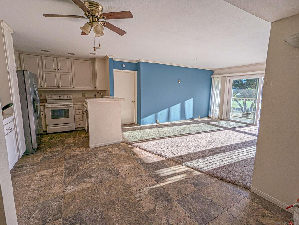 12565 Oaks N Dr-Unit -211 in San Diego, CA - Building Photo