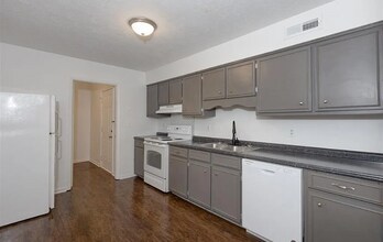 1704 12th Pl S, Unit B in Phenix City, AL - Building Photo - Building Photo