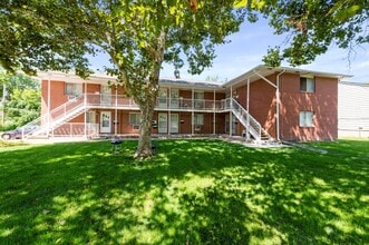 Apple Valley in Overland Park, KS - Building Photo - Building Photo