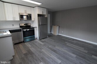 411 Grove St in Bridgeport, PA - Building Photo - Building Photo