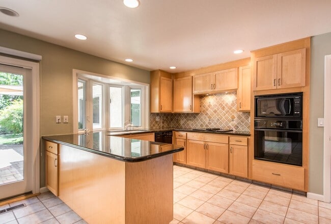 1082 Eastwood Ct in Los Altos, CA - Building Photo - Building Photo