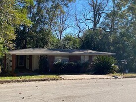 1215 Buckingham Dr in Tallahassee, FL - Building Photo
