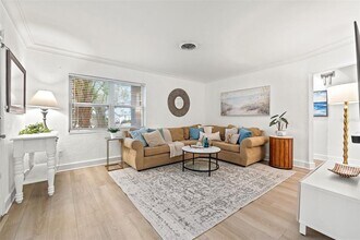 818 37th Ave NE in St. Petersburg, FL - Building Photo - Building Photo