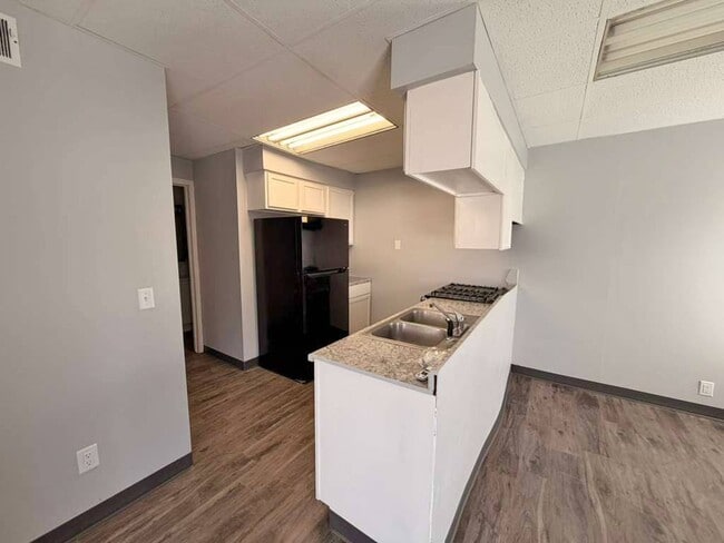 2254 S Riverside Dr in Iowa City, IA - Building Photo - Building Photo