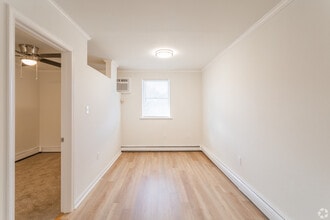 Riveredge Square Apartments in Spring City, PA - Building Photo - Building Photo