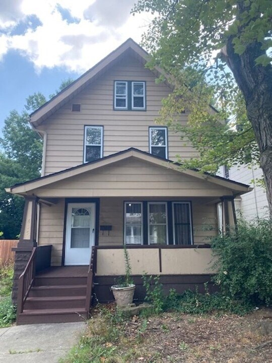 815 Beardsley St in Akron, OH - Building Photo
