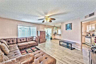 5243 Orinda Ave in Las Vegas, NV - Foto de edificio - Building Photo