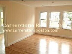 75 Beechcroft St, Unit 3 in Boston, MA - Foto de edificio - Building Photo