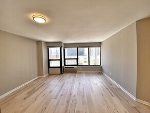 30 E Huron St, Unit 1405 in Chicago, IL - Building Photo - Building Photo