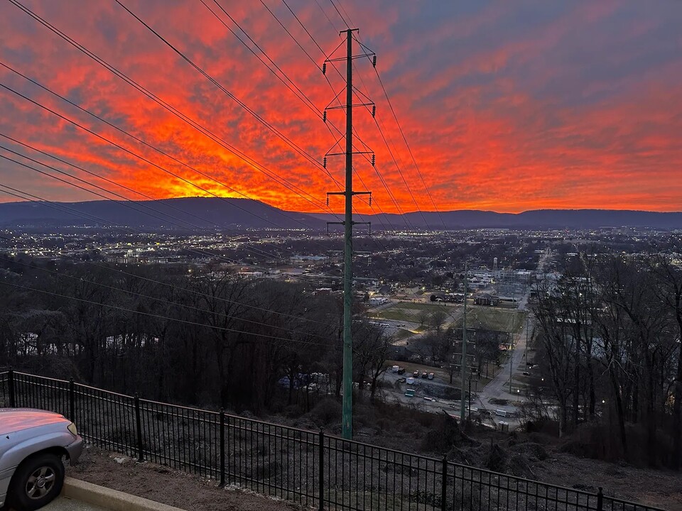 95 S Crest Rd in Chattanooga, TN - Foto de edificio