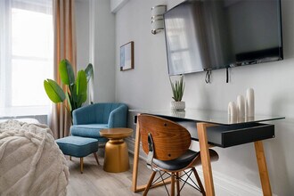 240 W 73rd St, Unit SI ID1022038P in New York, NY - Building Photo - Building Photo