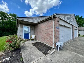 242 Overbrook Ct in Monroe, OH - Building Photo