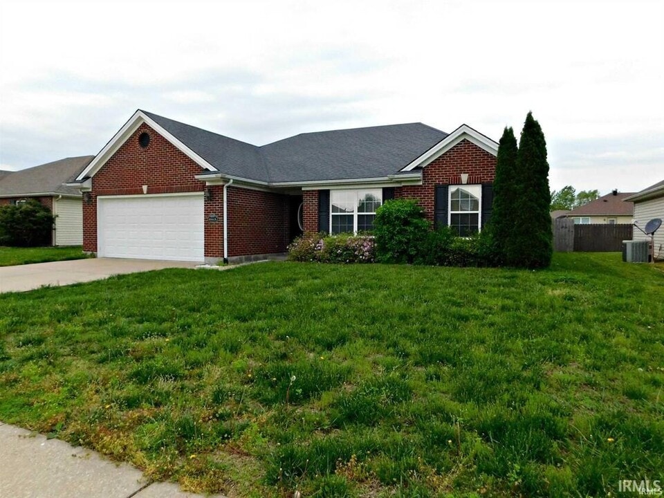 4809 Imperial Dr in Newburgh, IN - Building Photo
