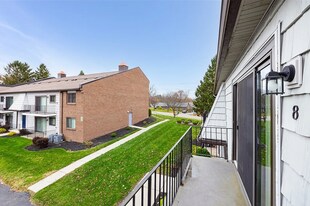 8 High Gate Trl, Unit 8 in Fairport, NY - Building Photo