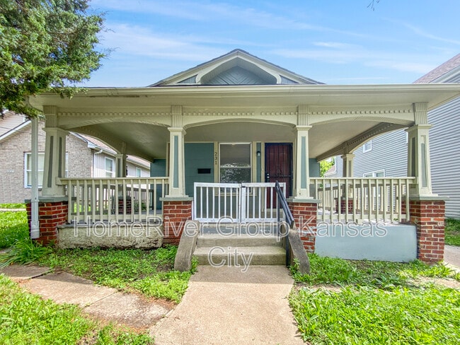 property at 231 E Walnut St