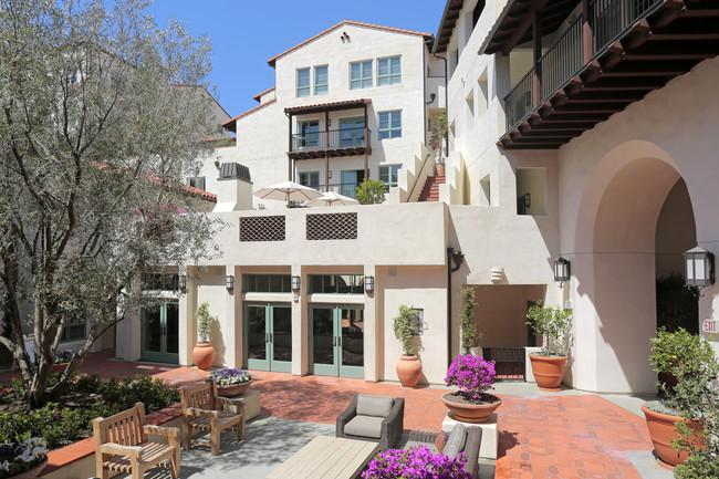 Andalucia in Pasadena, CA - Building Photo - Building Photo