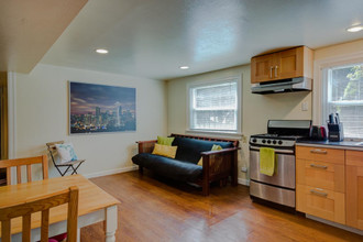 301 Belmont Ave E in Seattle, WA - Building Photo - Interior Photo