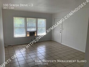 100 Senisa Dr in San Antonio, TX - Building Photo - Building Photo
