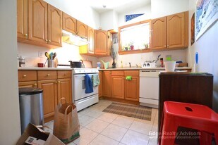 42 Gardner St, Unit 2 in Boston, MA - Building Photo