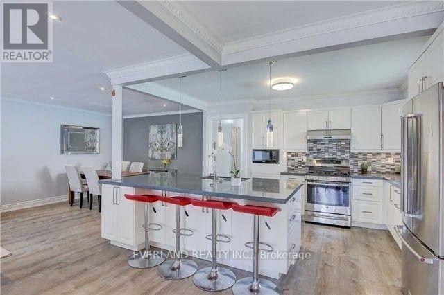 54 Baylawn Dr in Toronto, ON - Building Photo - Building Photo