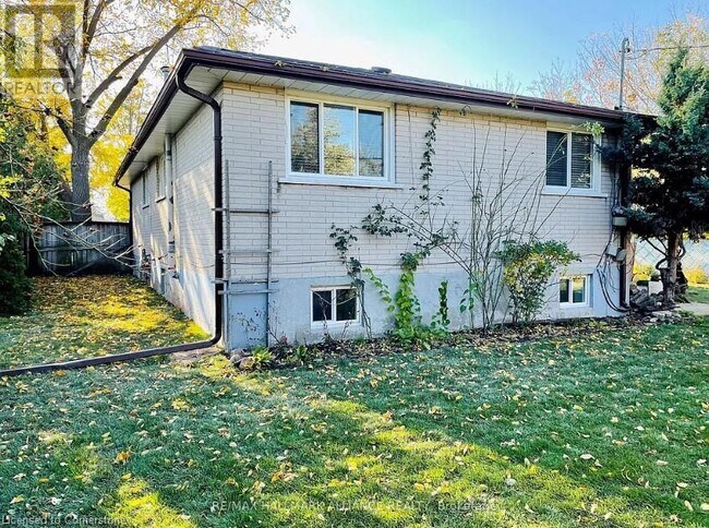 1269 Montclair Dr in Oakville, ON - Building Photo - Building Photo