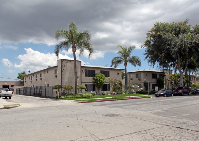 Owenspark Apartments in Canoga Park, CA - Building Photo - Building Photo