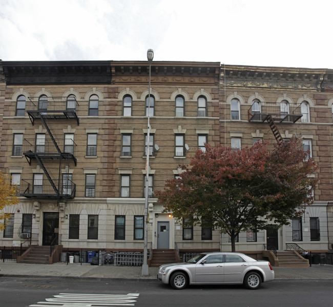 319 Malcolm X Blvd in Brooklyn, NY - Foto de edificio - Building Photo