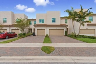 4874 Navali Dr in Wellington, FL - Building Photo - Building Photo