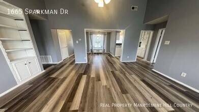 1665 Sparkman Dr in Boerne, TX - Building Photo - Building Photo