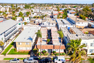 1048 Coronado Avenue, in Long Beach, CA - Building Photo - Primary Photo