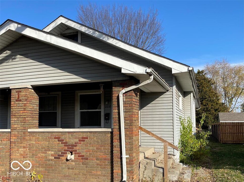 905 N Emerson Ave in Indianapolis, IN - Building Photo
