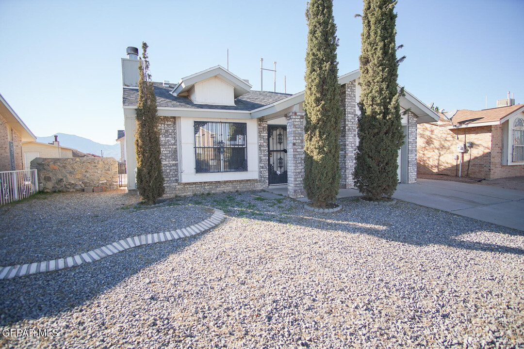 10661 Obsidian St in El Paso, TX - Foto de edificio