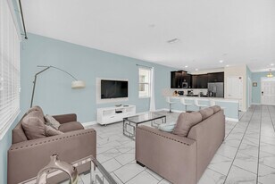 1652 Moon Valley Dr in Four Corners, FL - Building Photo