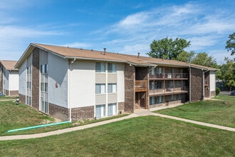 The Forum Apartments in Mt. Pleasant, MI - Building Photo - Building Photo