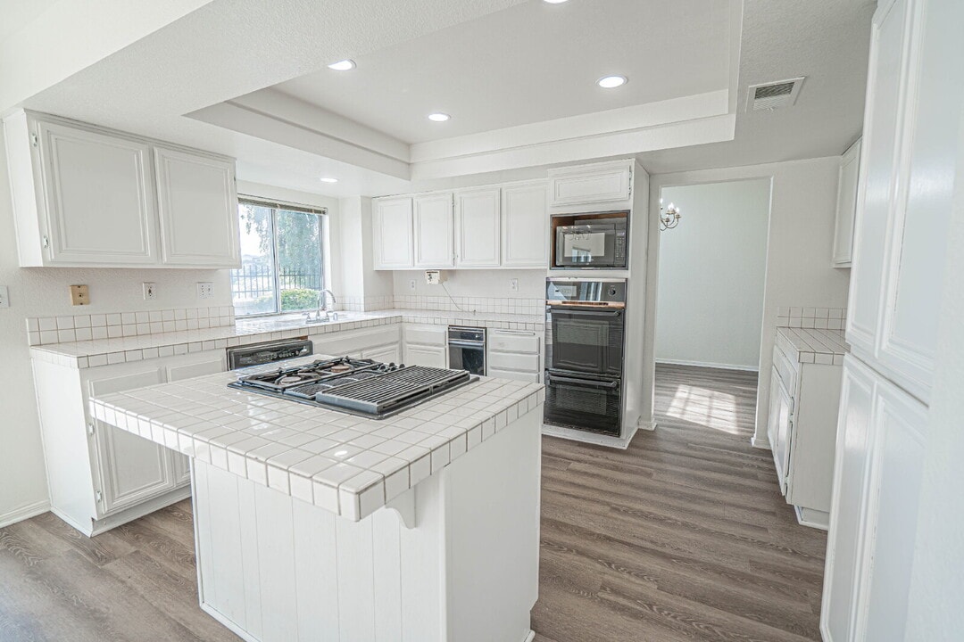 27712 Rainier Rd in Castaic, CA - Building Photo