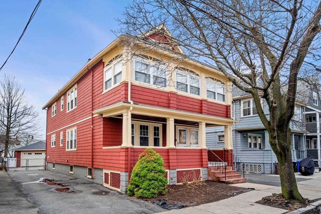 142 Oakland St, Unit 1 in Malden, MA - Foto de edificio